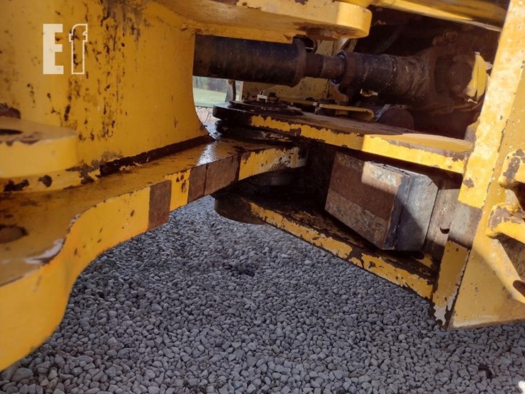 2012-deere-744k-image-24