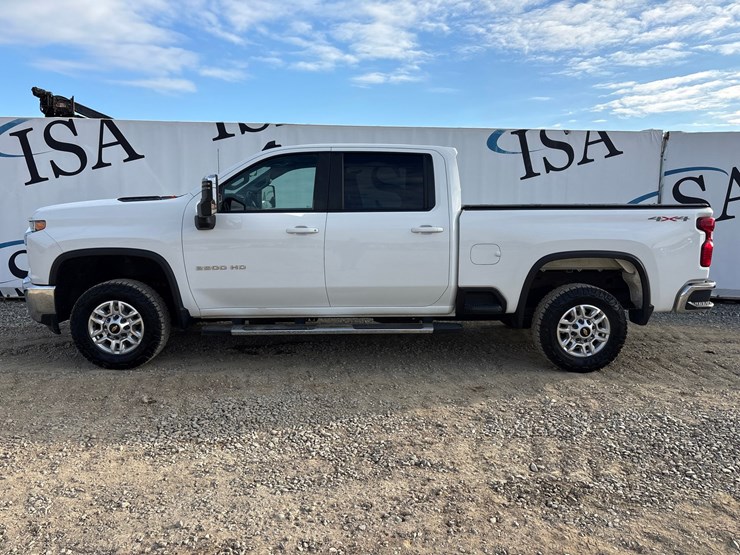 2022-chevrolet-2500-image-2
