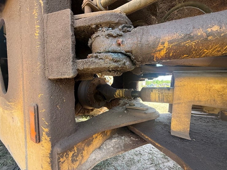 caterpillar-928g-image-25