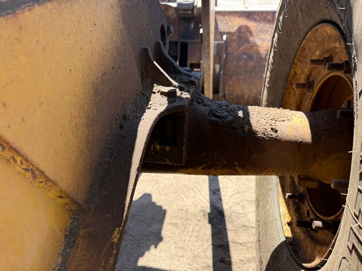 caterpillar-928g-image-18