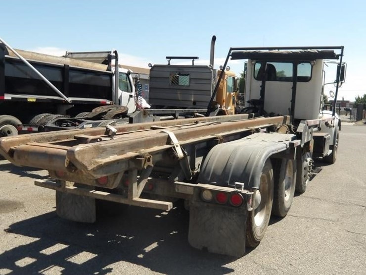 2015-peterbilt-365-image-3
