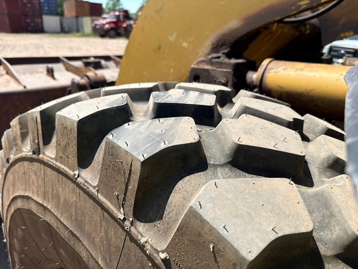 caterpillar-928g-image-108
