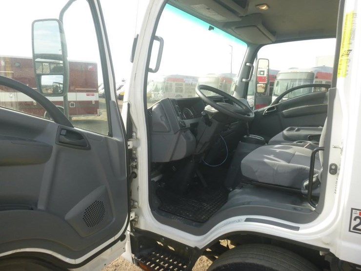 2017-chevrolet-5500-beverage-truck-image-8