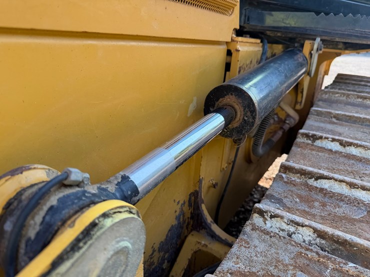 caterpillar-d5k2-lgp-image-25
