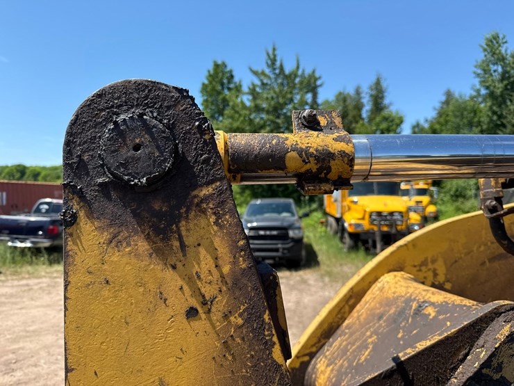 caterpillar-928g-image-87