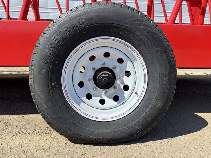 industrias-america-82r-towable-feeder-wagon-image-12
