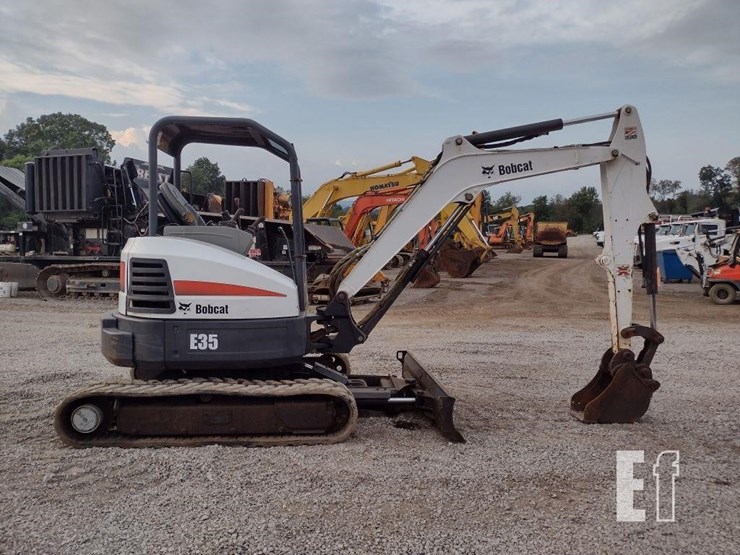 2010-bobcat-e35-image-3