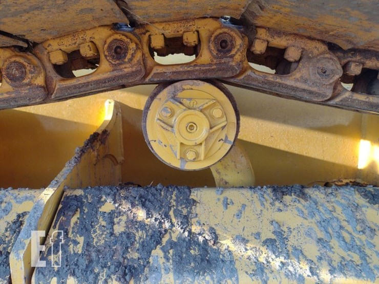 2023-deere-550k-lgp-image-30