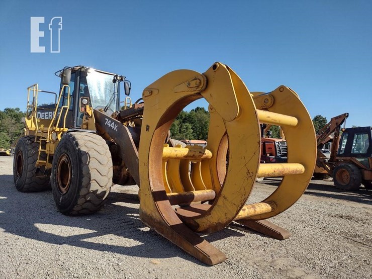 2012-deere-744k-image-52