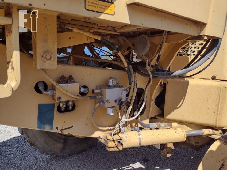 1993-deere-570b-image-21