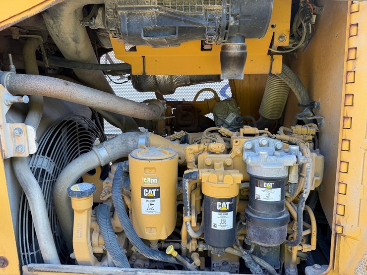 caterpillar-d5k2-lgp-image-75