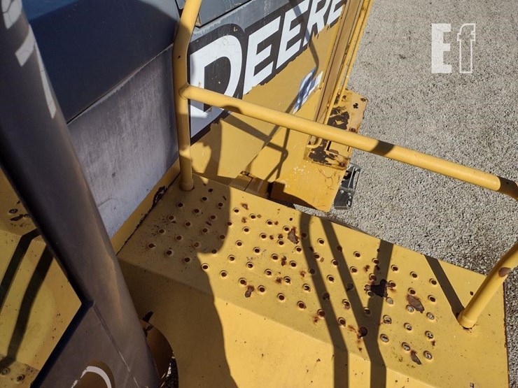 2012-deere-744k-image-17