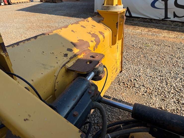 caterpillar-d5k2-lgp-image-20