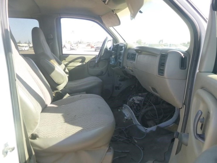 1999-gmc-3500-image-16