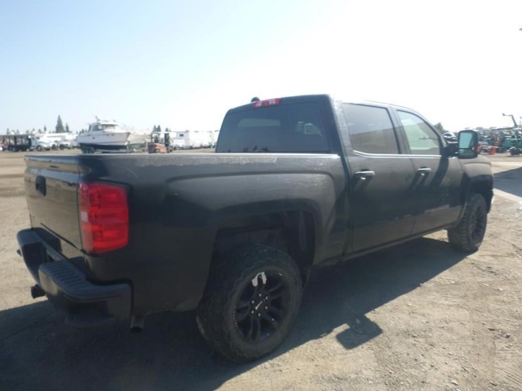 2018-chevrolet-1500-image-3