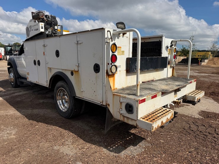 2015-ford-f550-image-3