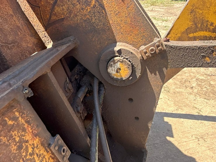 caterpillar-928g-image-90