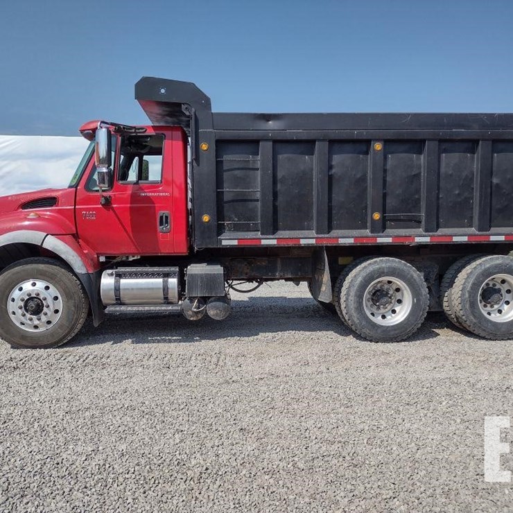 2005 INTERNATIONAL WORKSTAR 7400