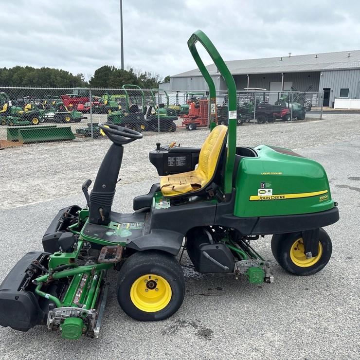 JOHN DEERE 2500E