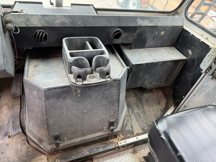 #4048-•-2000-workhorse-ft-1260-van-image-17