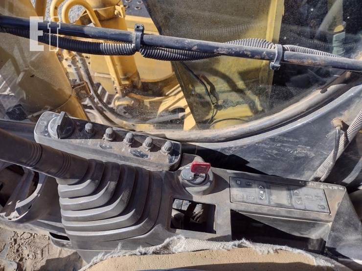 2005-deere-120c-image-9