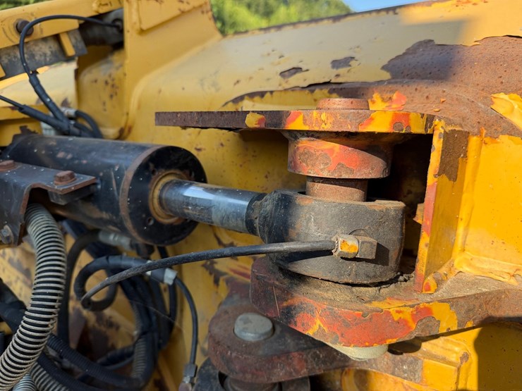 caterpillar-d5k2-lgp-image-73