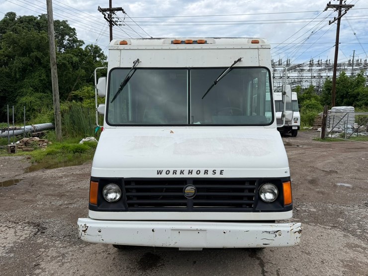 #4048-•-2000-workhorse-ft-1260-van-image-8