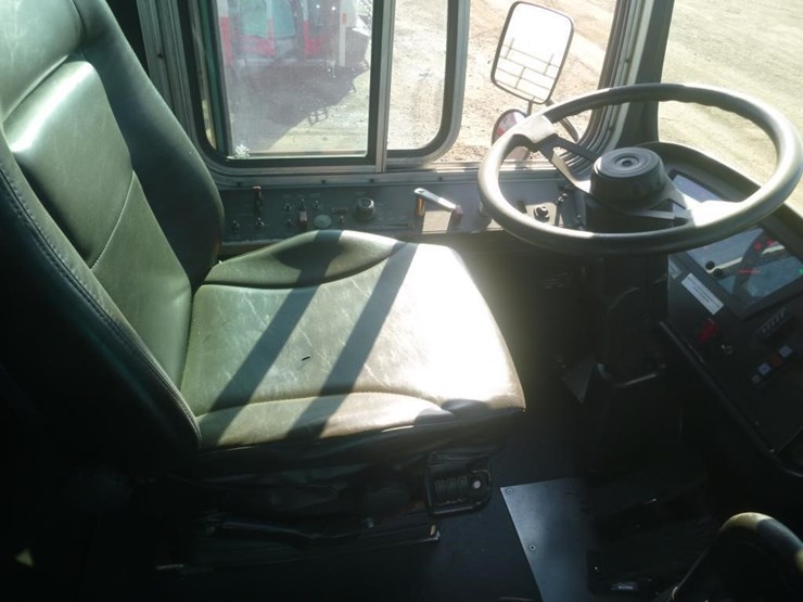 2013-new-flyer-xcelsior-passenger-bus-image-12