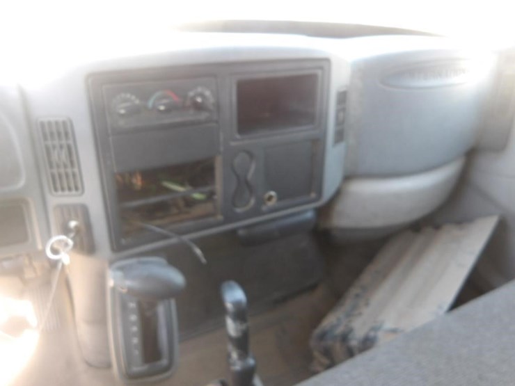 2004-international-durastar-4200-image-16
