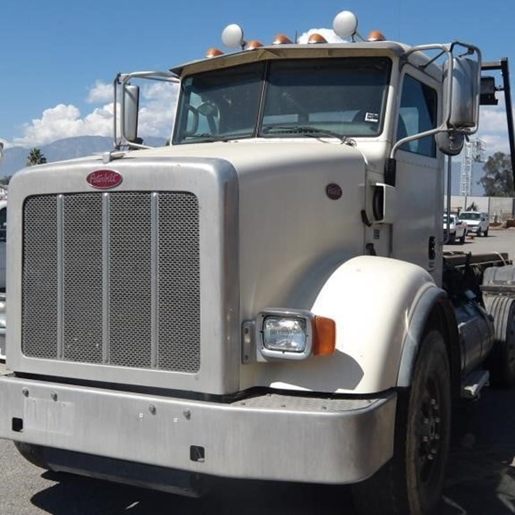 2015 PETERBILT 365