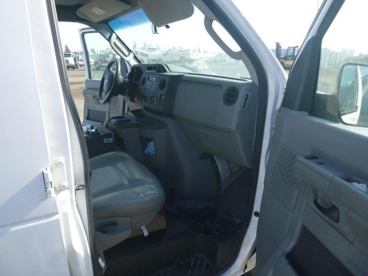 2012-ford-econoline-350-image-6