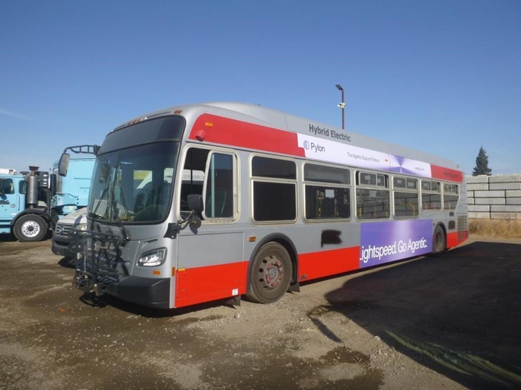 2013-new-flyer-xcelsior-passenger-bus-image-1