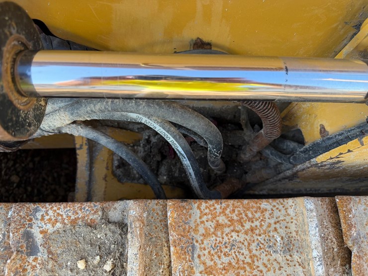 caterpillar-d5k2-lgp-image-59