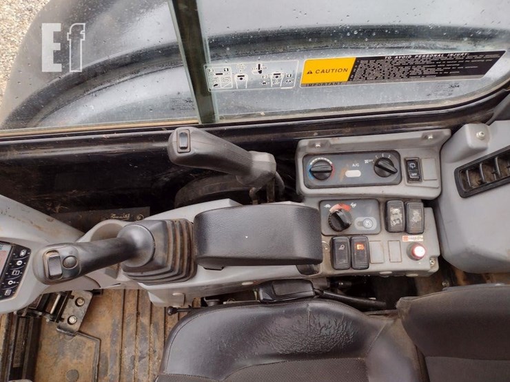 2016-kubota-kx040-4-image-8