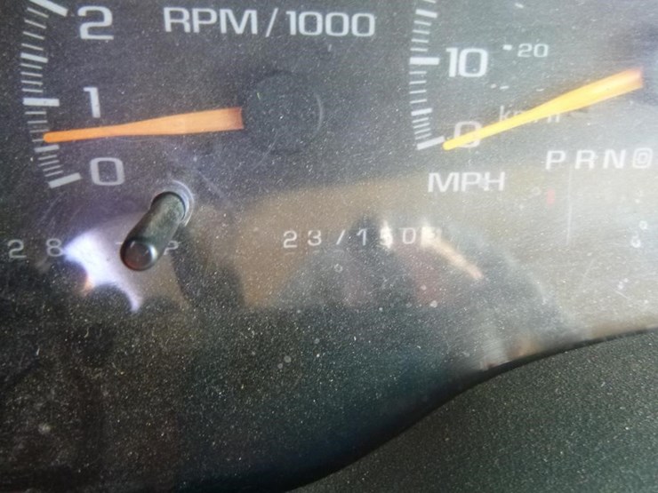 2002-chevrolet-3500hd-image-30
