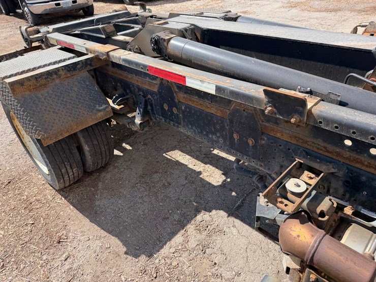 #1617-•-2020-chevrolet-5500xd-roll-off-truck-image-21