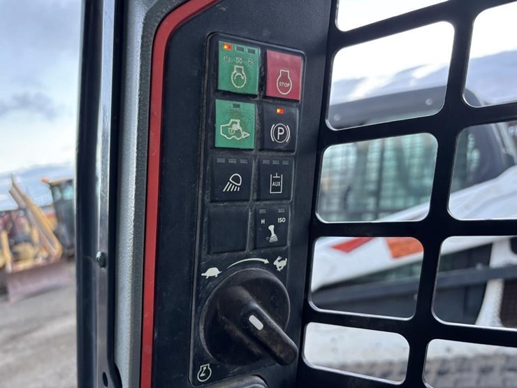 2021-bobcat-t66-image-21