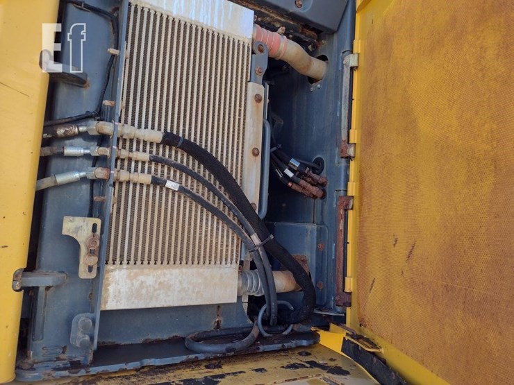 2012-deere-744k-image-32