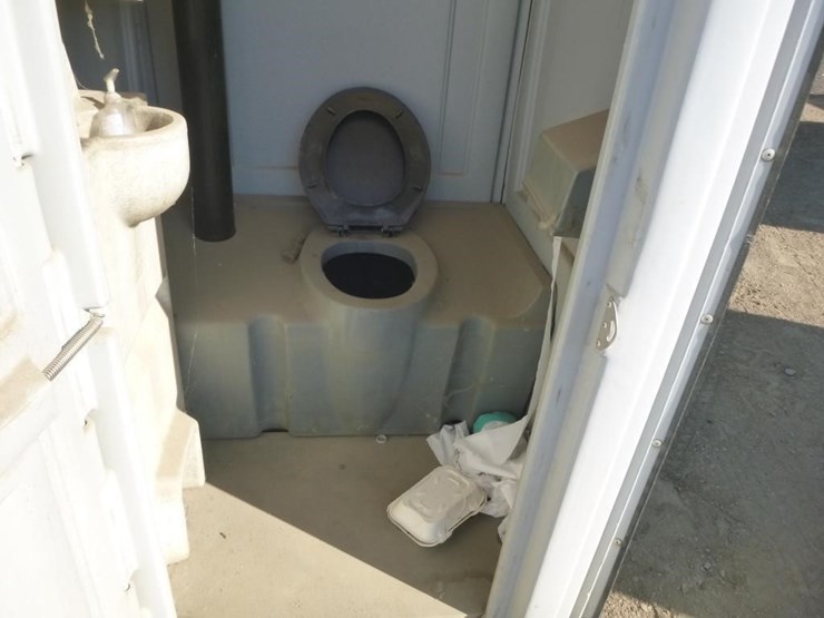 portable-restroom-image-7