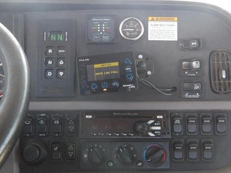 2015-peterbilt-365-image-27