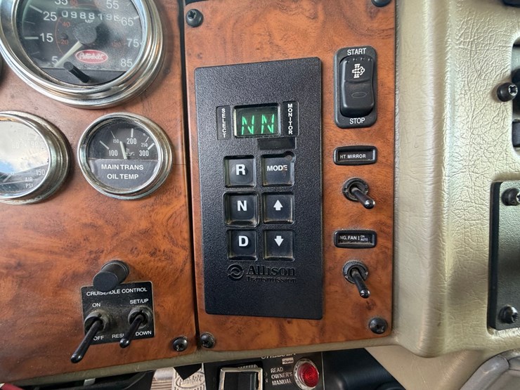 2008-peterbilt-335-image-56