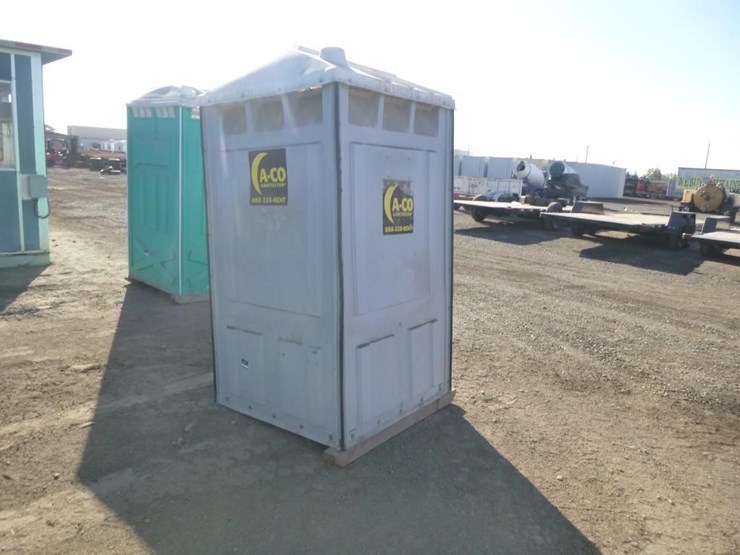 portable-restroom-image-3