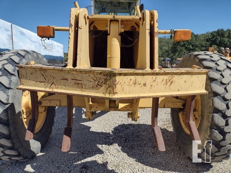1993-deere-570b-image-32