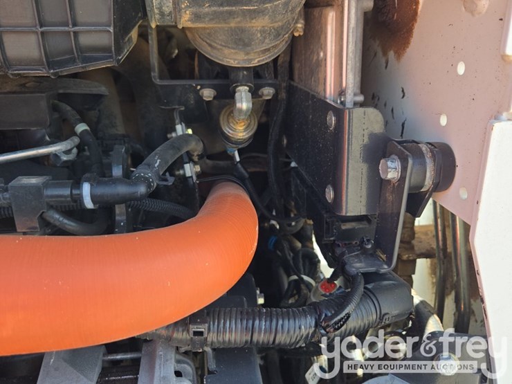 2023-bobcat-t595-image-40