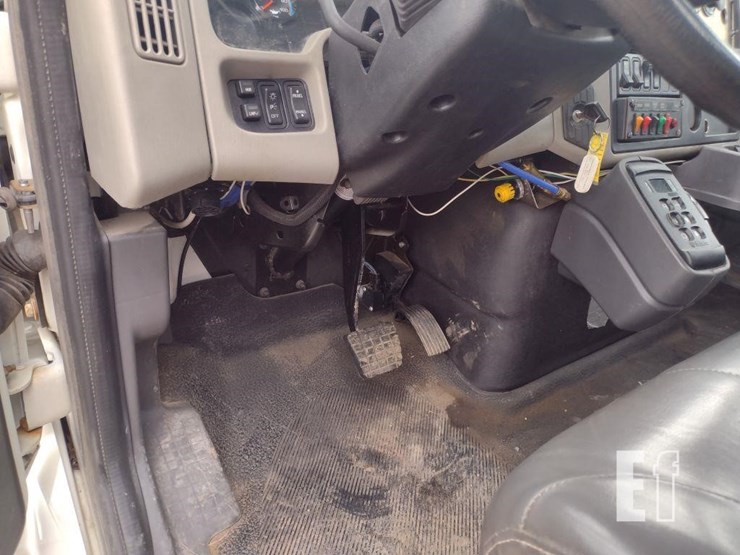 2011-international-durastar-4400-image-14