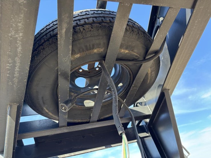 2006-top-hat-t/a-gn-equipment-trailer-image-15
