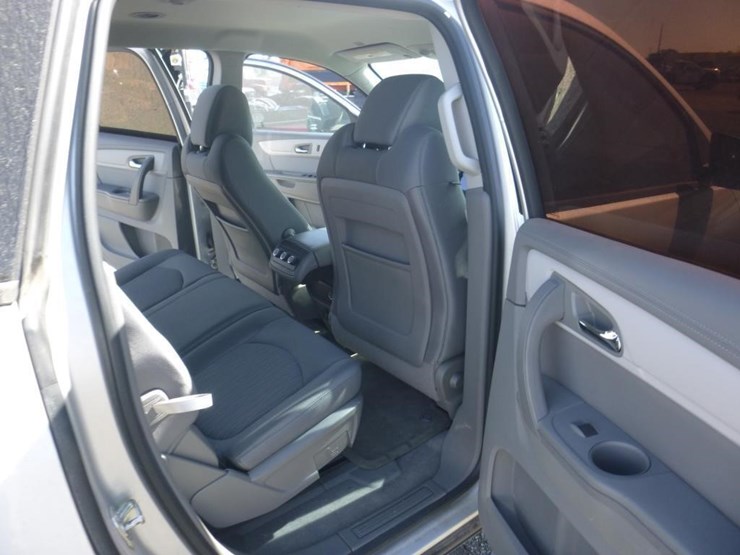 2017-chevrolet-traverse-image-8