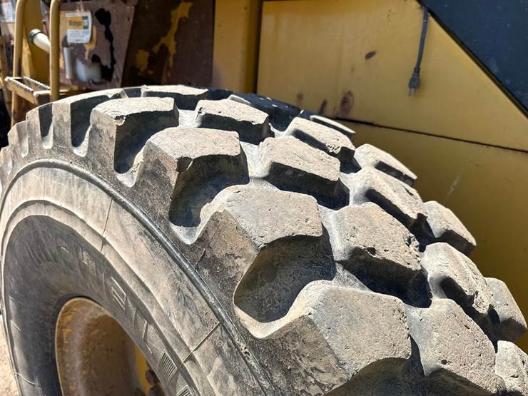 caterpillar-928g-image-110