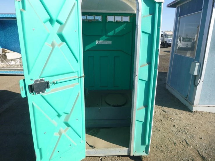 portable-restroom-image-6