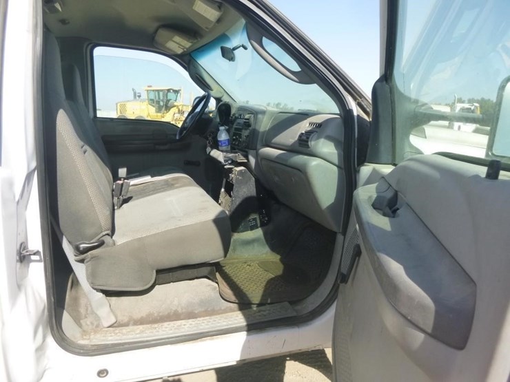 2005-ford-f450-image-17